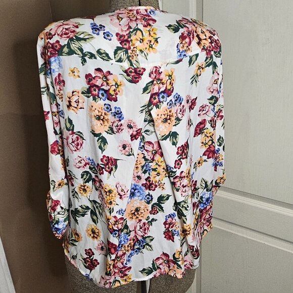 White Floral V Neck Blouse XL - Picture 4 of 6